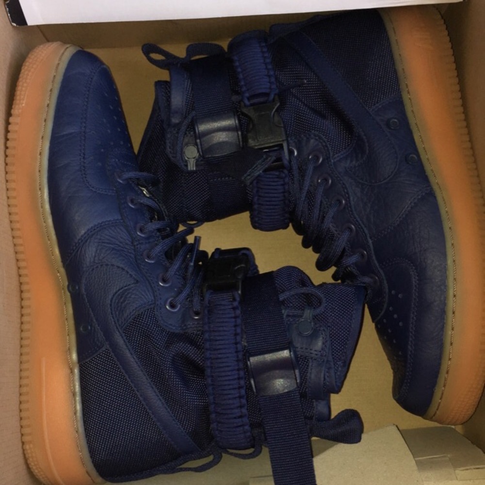 men’s sneakers